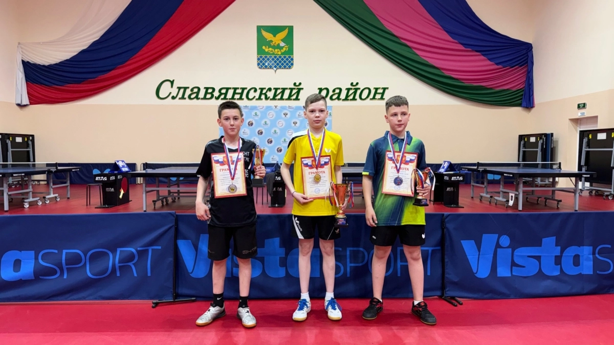 Воспитанник сыктывкарской спортшколы Антон Вишератин взял золото на межрегиональном турнире по настольному теннису в Славянске-на-Кубани