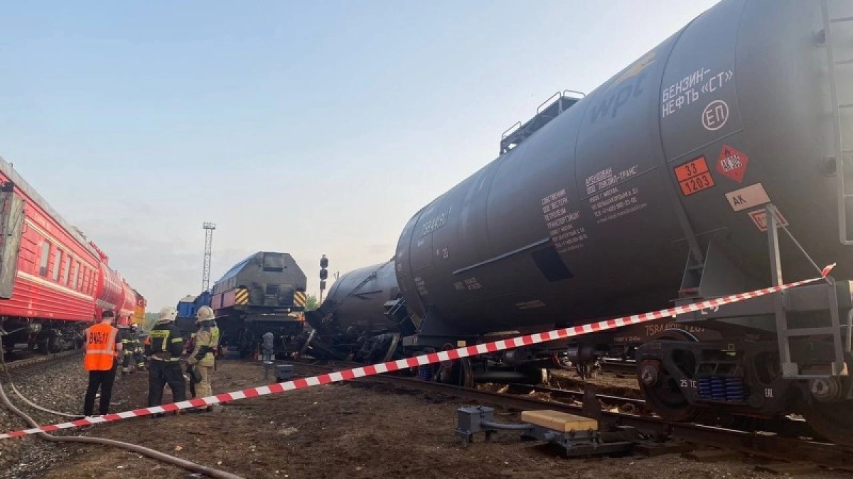 В Коми железнодорожников наказали за сход двух цистерн