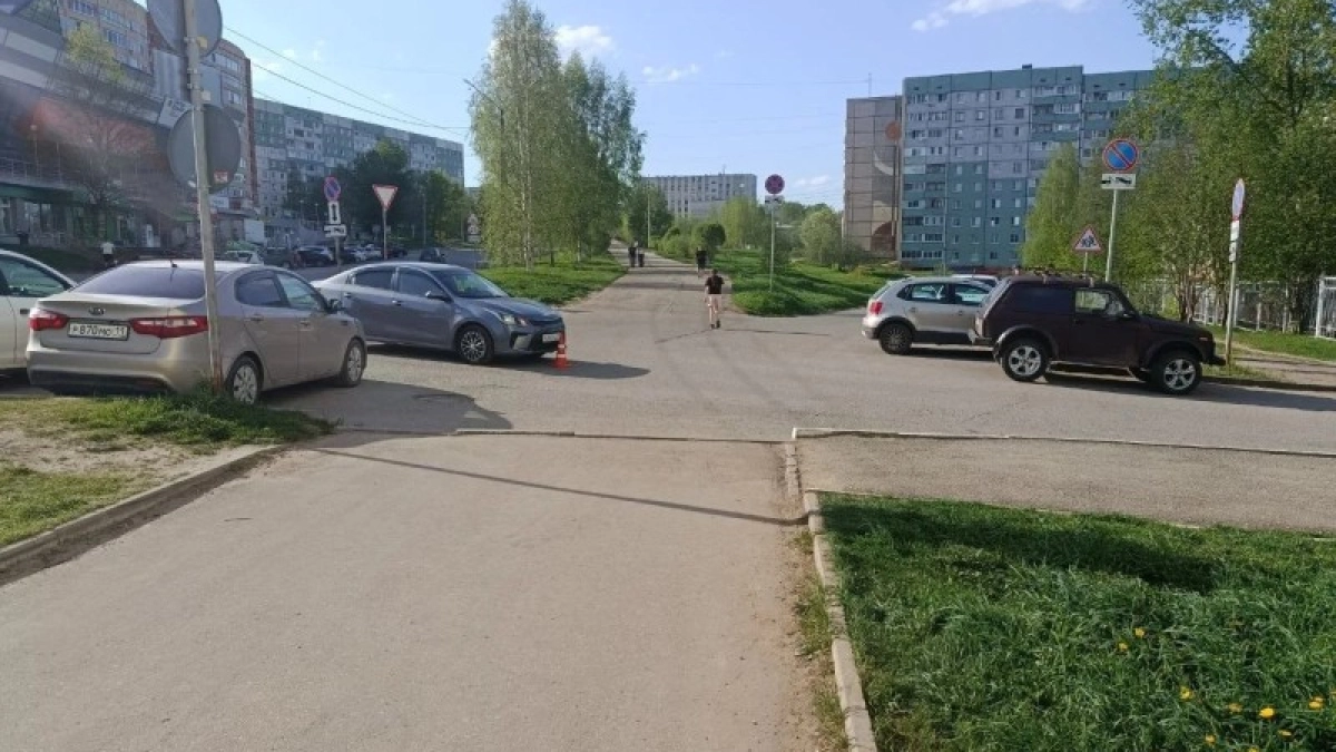 В Сыктывкаре девушка за рулем иномарки сбила 10-летнего мальчика на электросамокате 