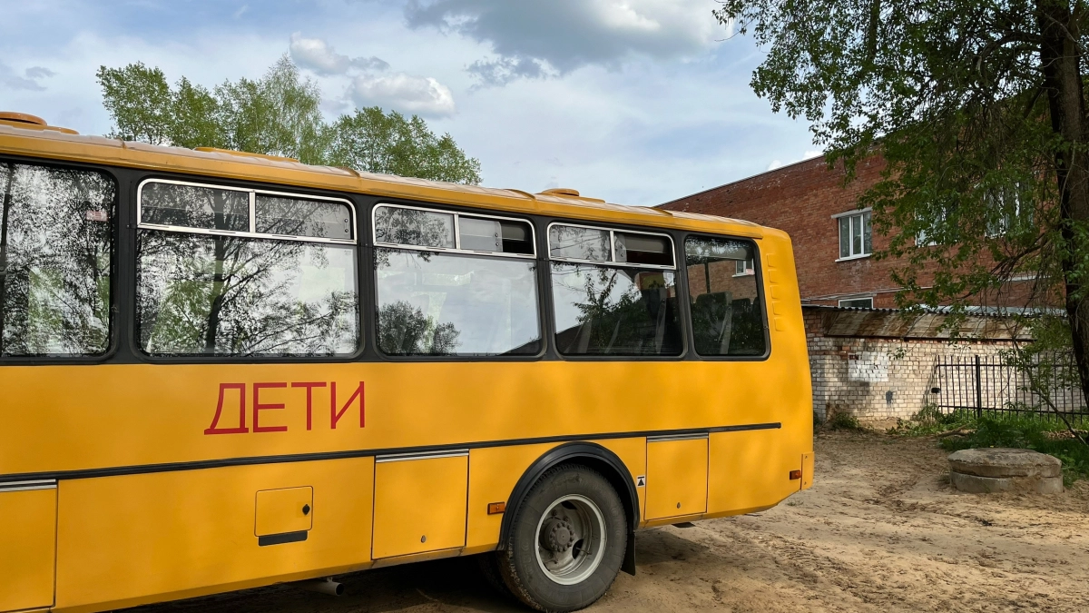 В Коми по поручению главы региона отремонтируют почти 4,5 километра дорог, по которым ездят школьные автобусы