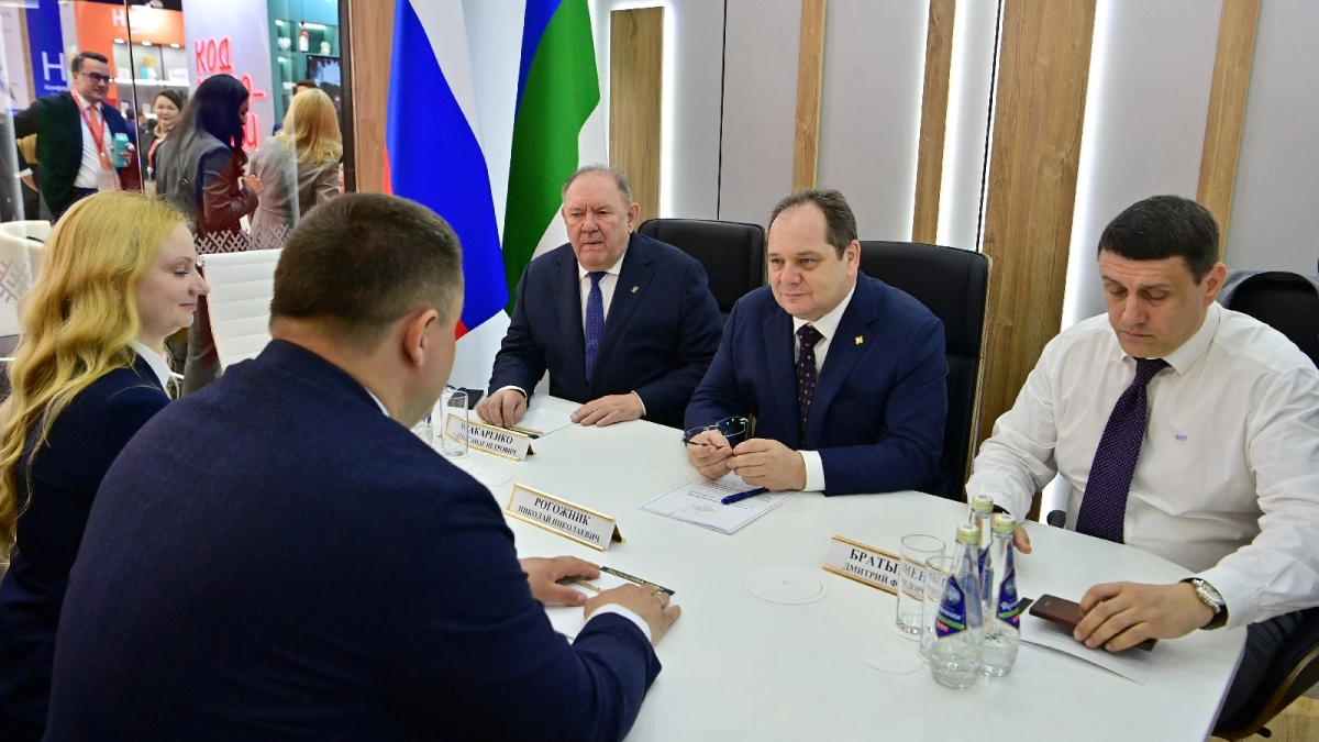 Коми и Беларусь договорились о поставках товаров и гастролях театра на ПМЭФ-2026
