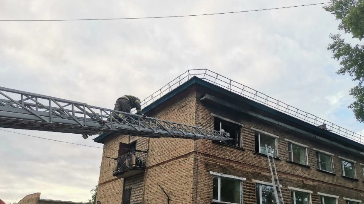 В Сыктывкаре из загоревшегося здания эвакуировали 170 человек