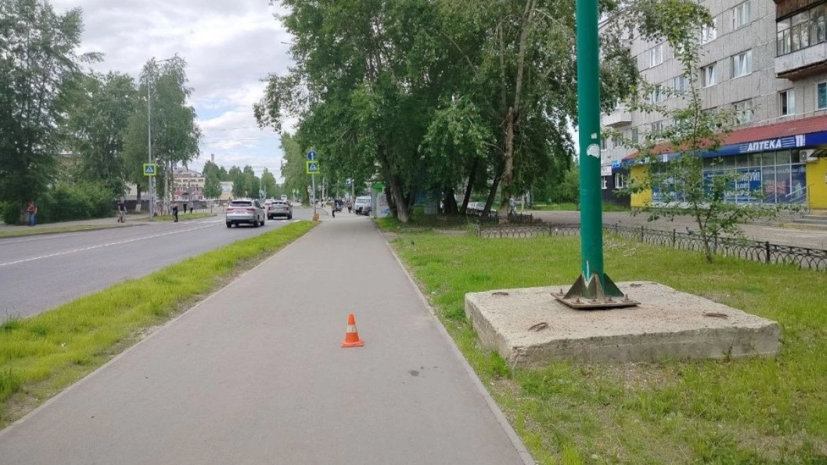 В Сыктывкаре водитель электросамоката сбил прохожую и исчез  