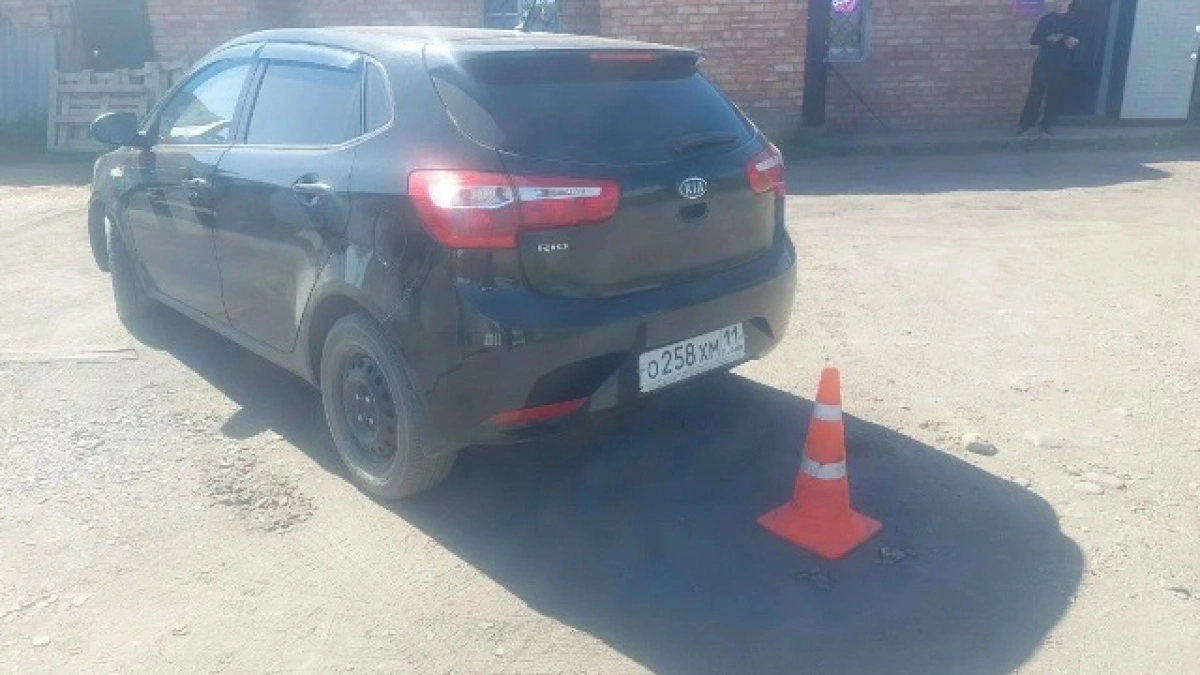 В Коми автомобиль сдавал назад и сбил четырёхлетнего мальчика