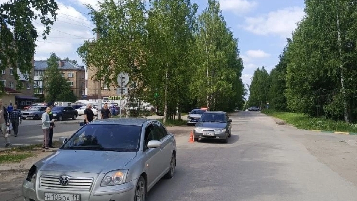 В Коми ошибка водителя "Ауди" привела к травмам головы и позвоночника местной жительницы