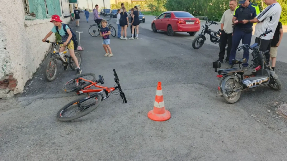 В Коми на тротуаре столкнулись два несовершеннолетних велосипедиста 