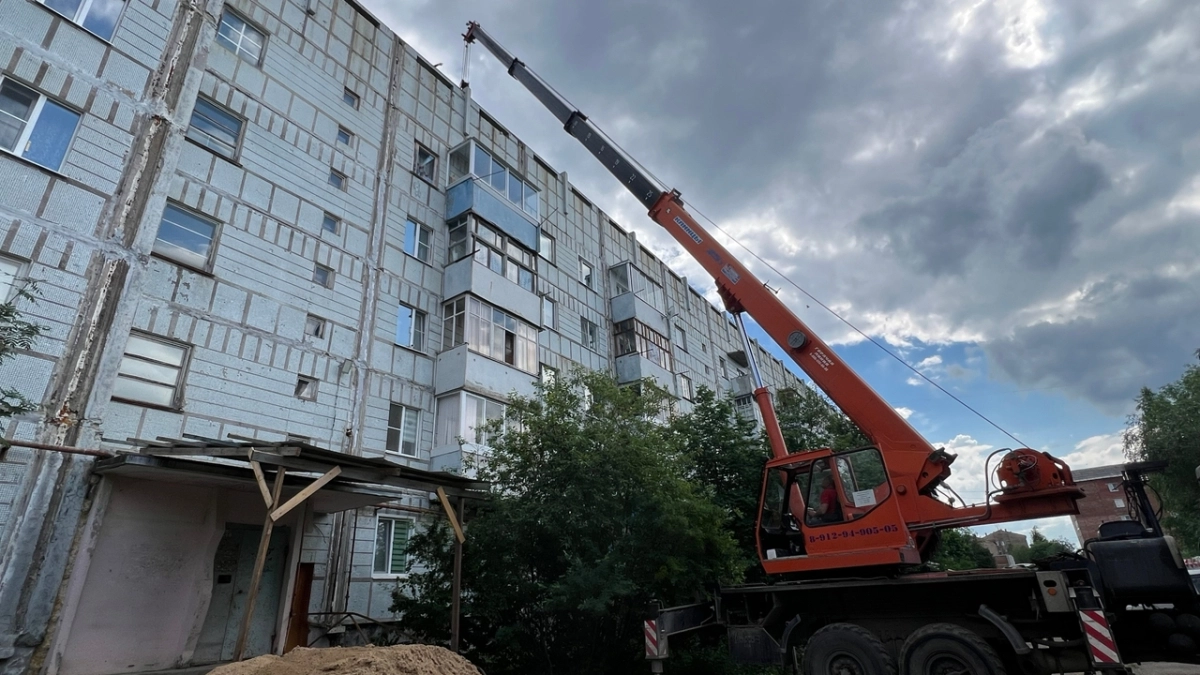Капремонт крыши в одном из сел Коми обернулся затоплением квартир: жильцы остались без ремонта и без ответа подрядчика