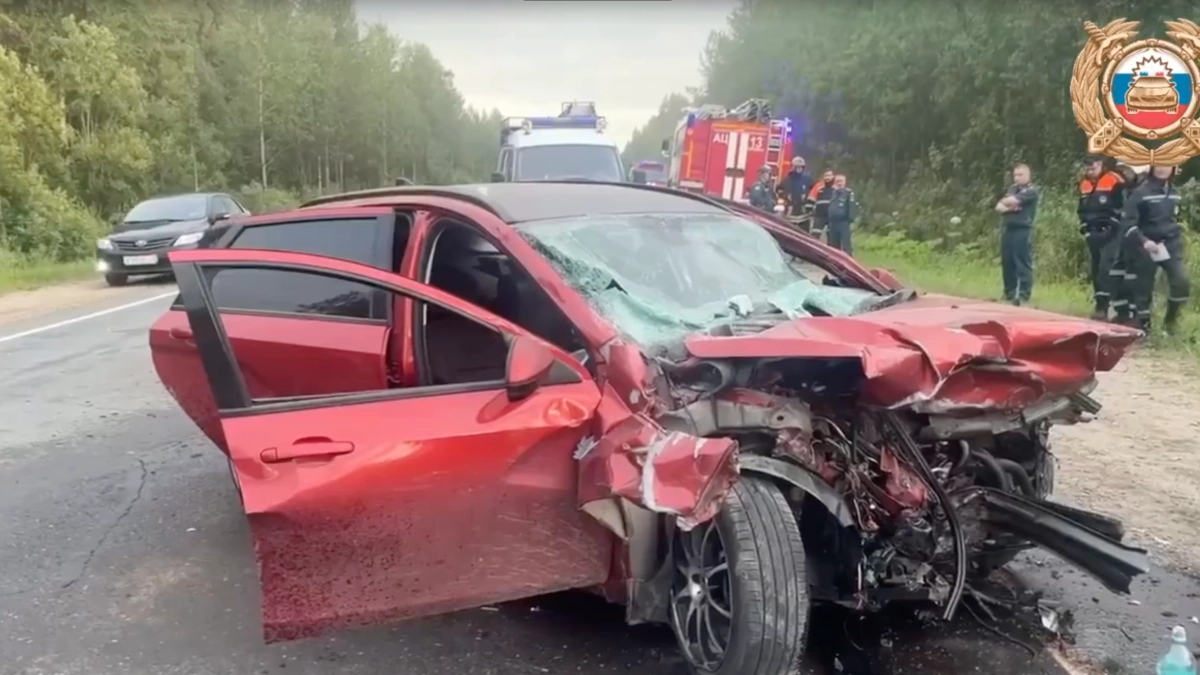 В Сыктывкаре в лобовом столкновении двух авто погибли женщина и ребенок
