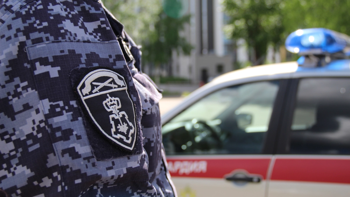 Пролил спиртное и не хотел оплачивать ущерб: в Сыктывкаре росгвардейцы задержали дебошира в баре 