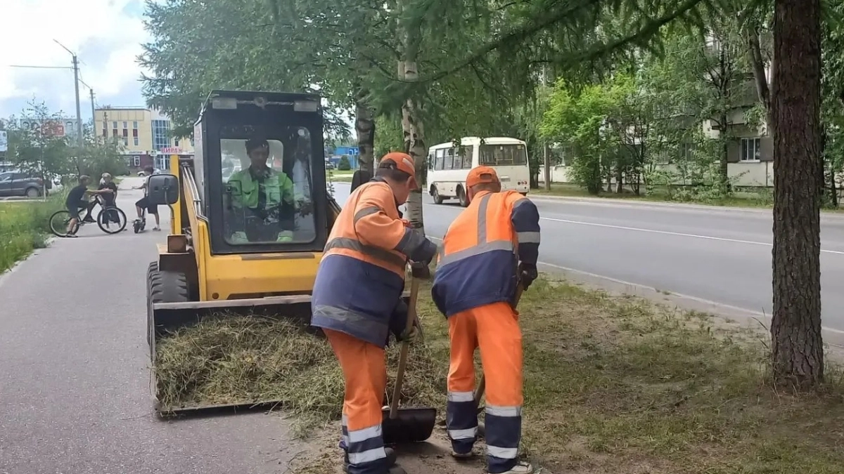 Дорожники чистят ливнёвки, косят траву и моют парки: как Сыктывкар пережил двойной ливень