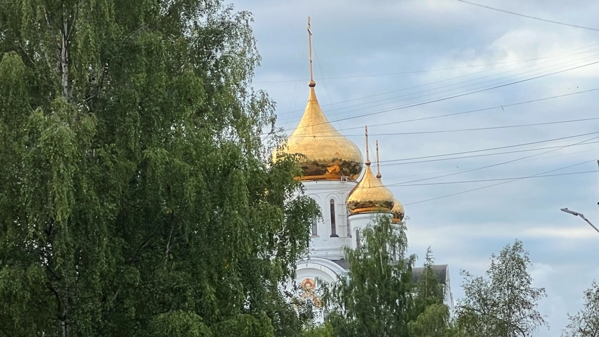Юные художники Сыктывкара учились перспективе на улицах города, рисуя собор и старые кварталы