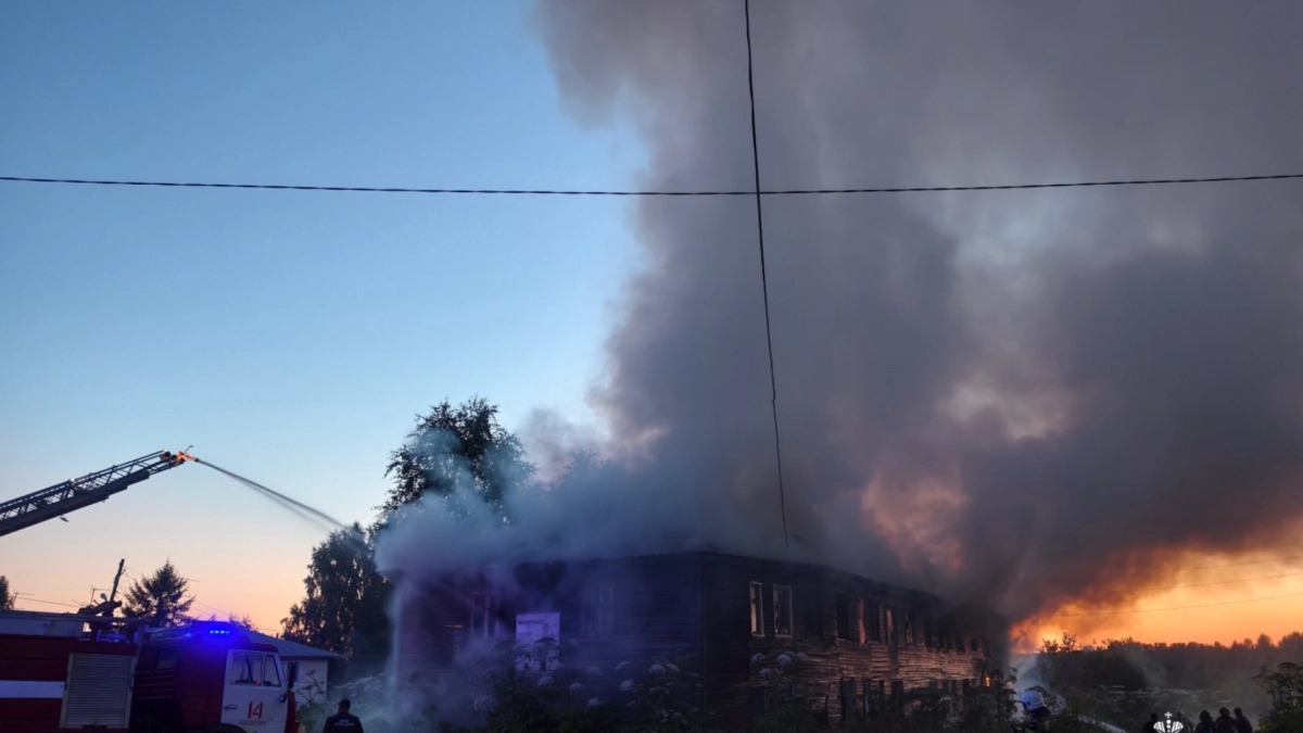 В Коми горели дома, балкон и фура на трассе