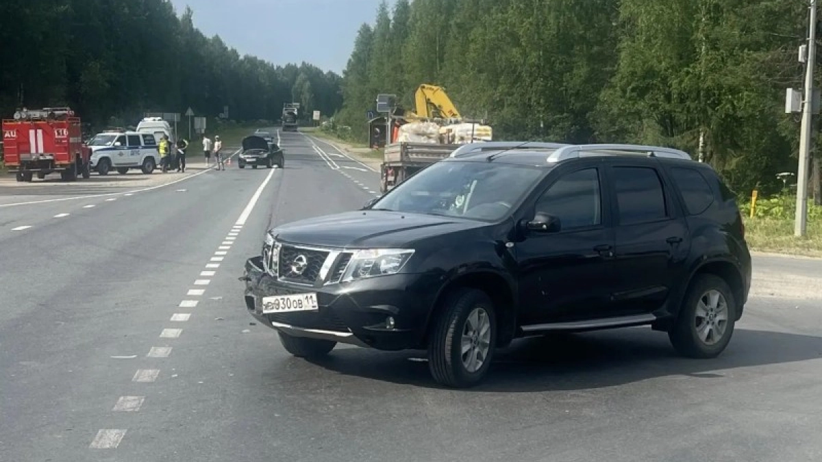 В Коми пенсионер на Nissan врезался в Opel с начинающим водителем внутри