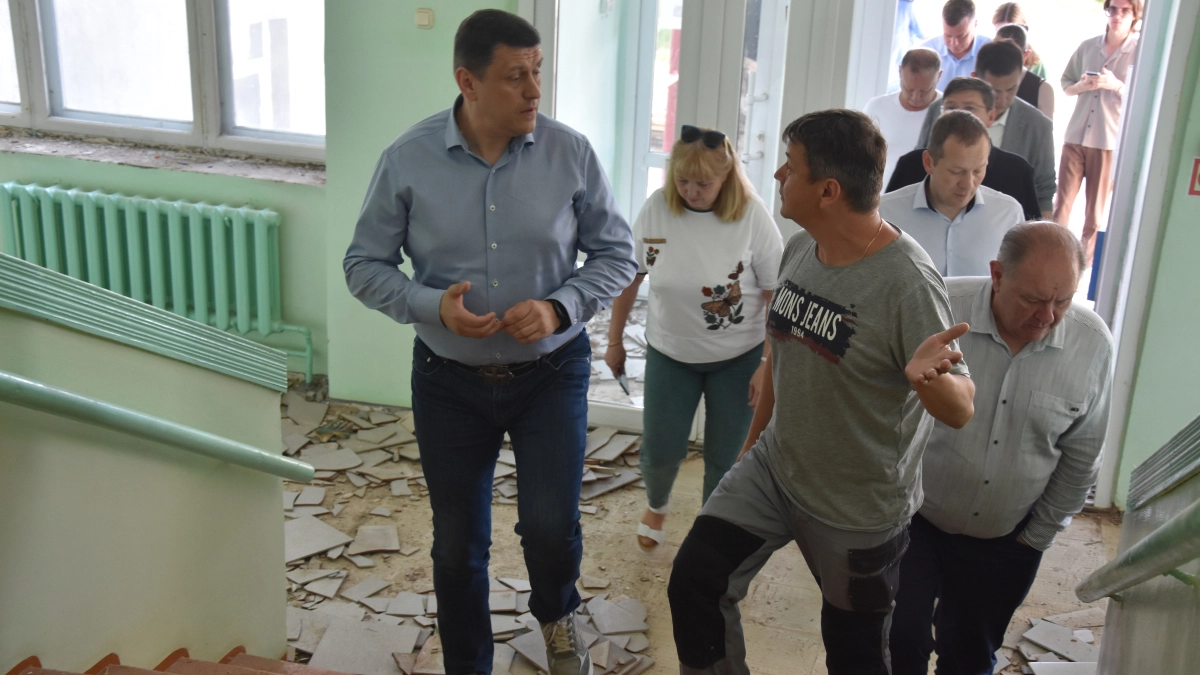 Глава правительства Коми Дмитрий Братыненко лично оценил ход капитальной реконструкции Койгородской средней школы