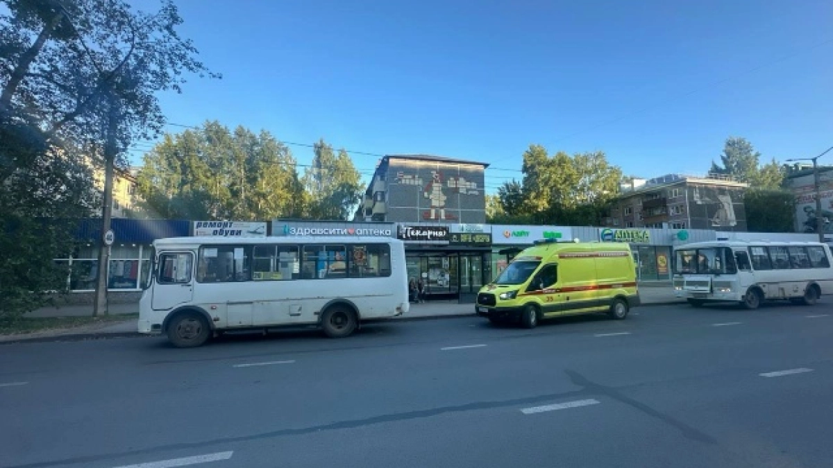 Пенсионерка получила черепно-мозговую травму при падении в салоне ПАЗа в Сыктывкаре
