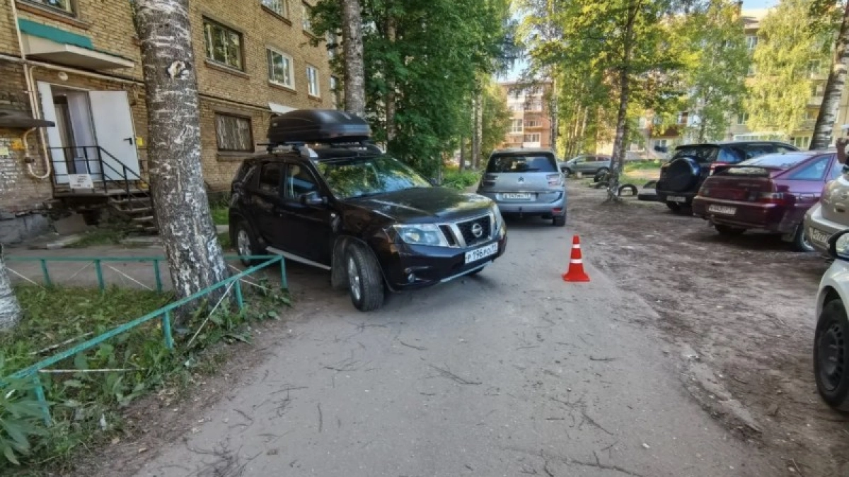 В Сыктывкаре автомобилист угодил под колёса своего внедорожника