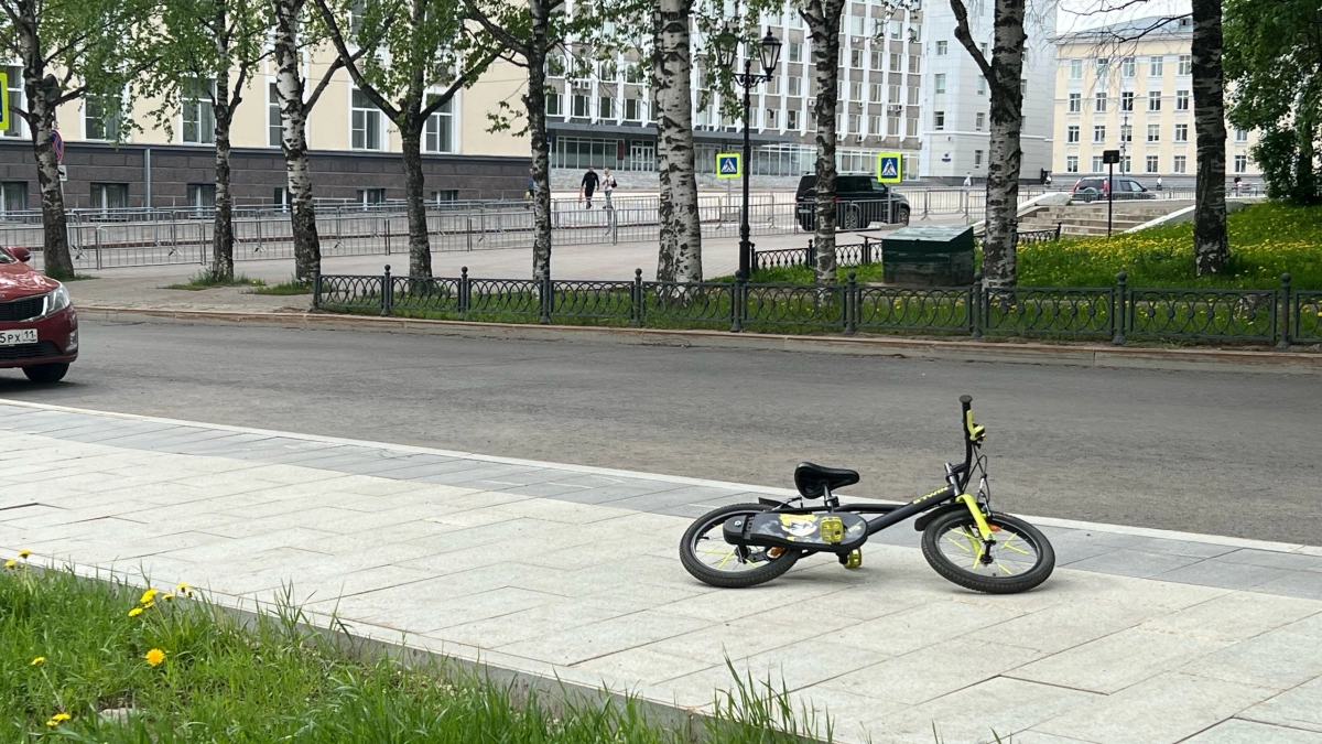 В Сыктывкаре велосипедистка 2016 года рождения попала в больницу после ДТП с иномаркой