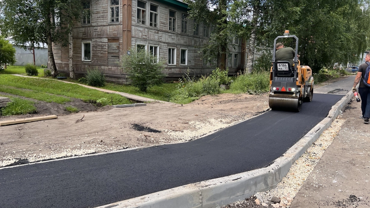 В одном из райцентров Коми завершают строительство почти пяти километров новых тротуаров