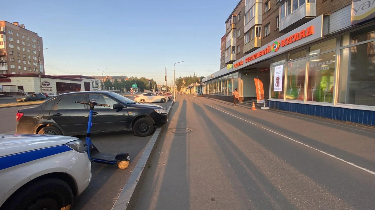 В Коми 15-летняя девушка на электросамокате сбила годовалого ребёнка