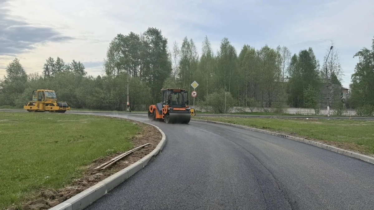 Более 49 тысяч квадратных метров дорожного покрытия обновлено на улице Пермской в Сыктывкаре