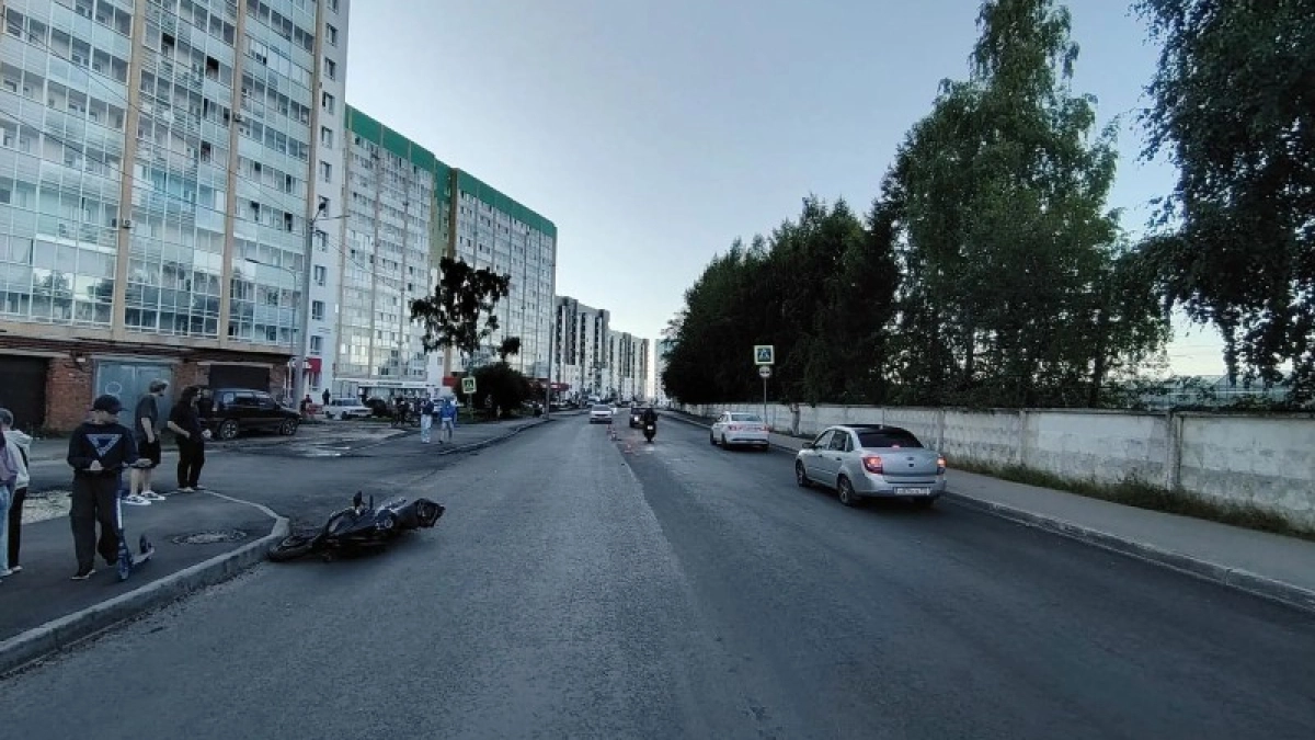 В Сыктывкаре мотоциклист сбил женщину на "зебре"
