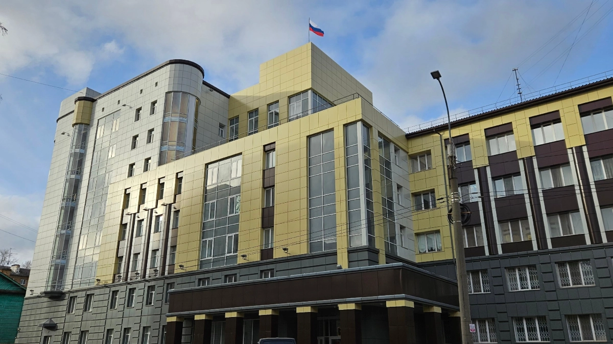 В Сыктывкаре суд обязал предприятие проиндексировать зарплату кладовщика и выдать ему спецодежду