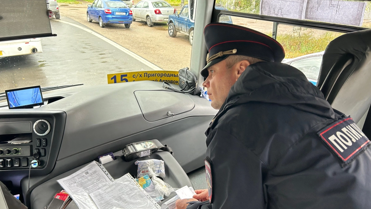 В Сыктывкаре за неделю рейда «Автобус» проверили 100 машин и выписали 50 штрафов