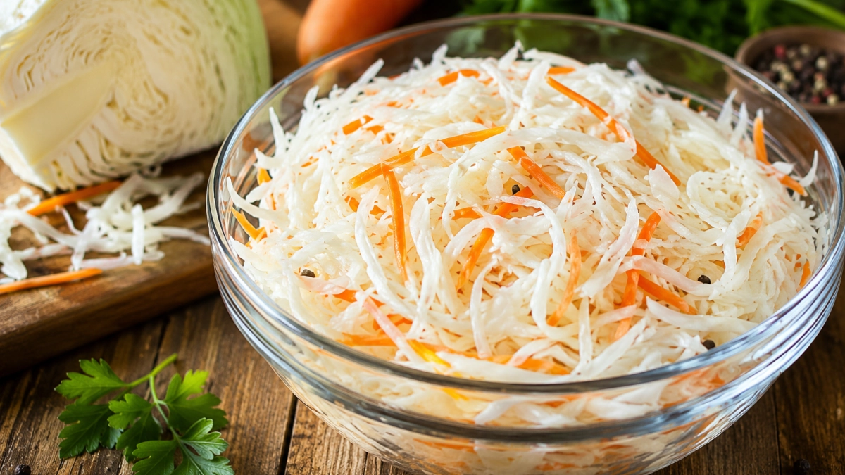 Как сделать квашеную капусту по-настоящему вкусной: три простых правила - готовлю только так