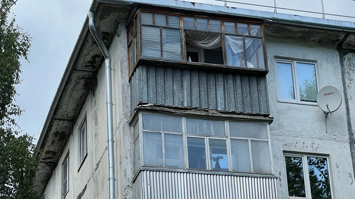 В Коми ужесточили контроль за остеклением балконов: самовольные конструкции грозят штрафами и демонтажем