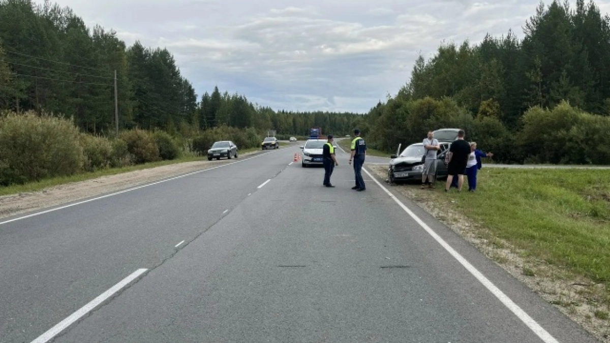 Пенсионер за рулем Lada Kalina устроил ДТП на перекрестке в Сыктывкаре
