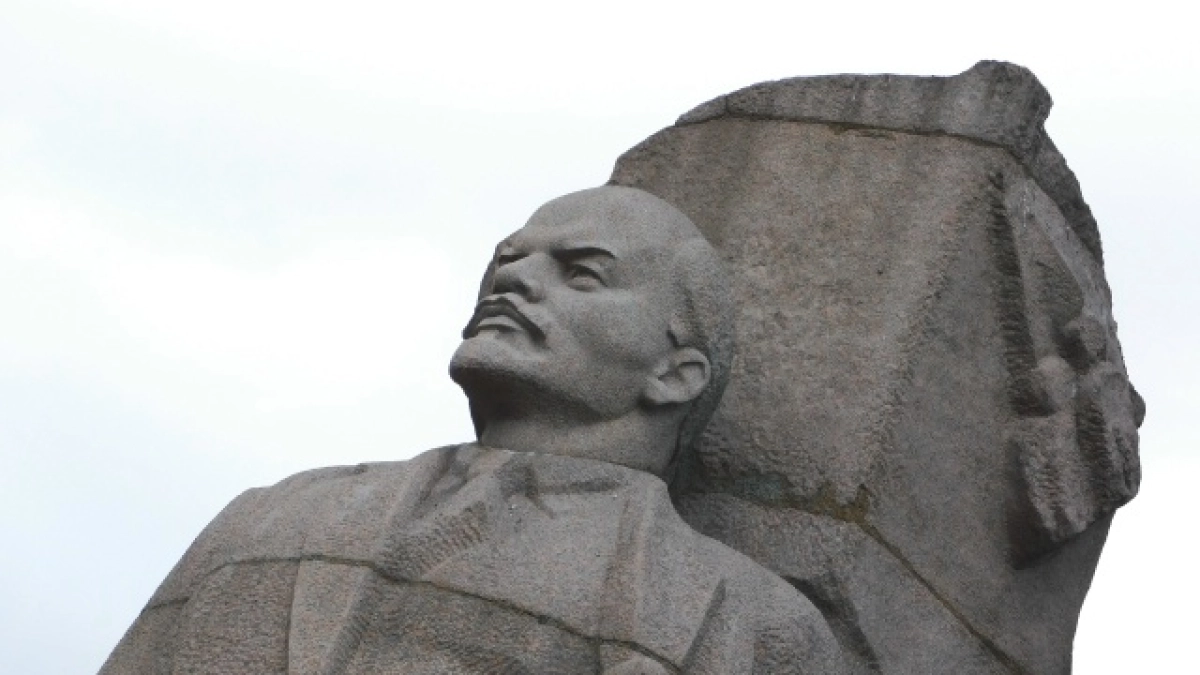 Голова Ленина более десяти лет кочует по свалкам Сыктывкара