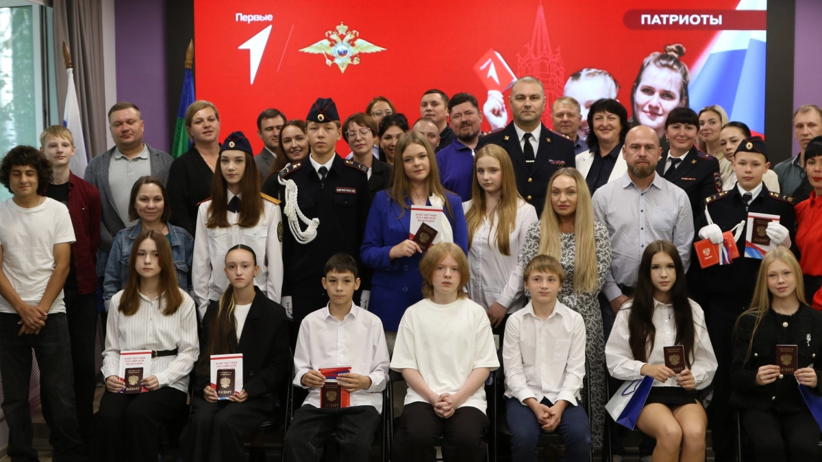 Сыктывкарские школьники получили первые паспорта