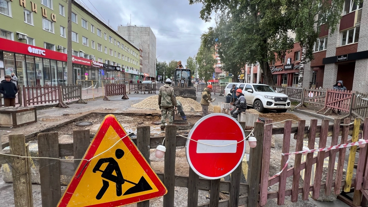 В центре Сыктывкара перекрыли проезжую часть на улице Карла Маркса