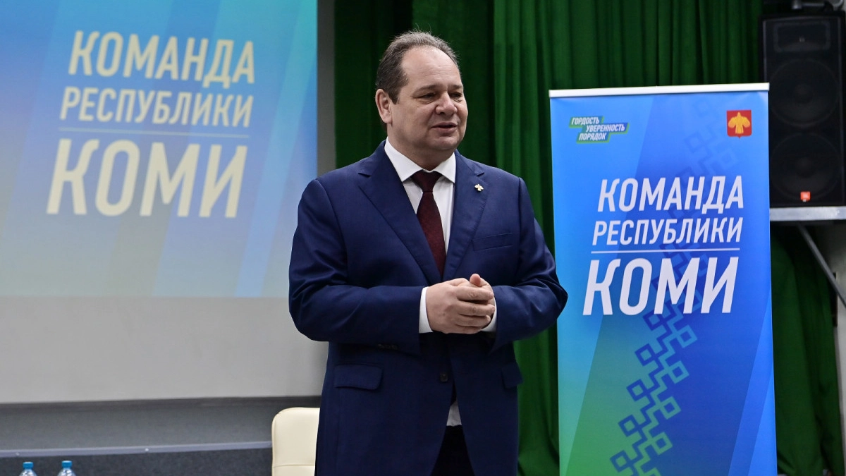 Глава Коми обсудил с жителями одного из северных городов республики ремонт дорог, онкопомощь и вертолетные рейсы