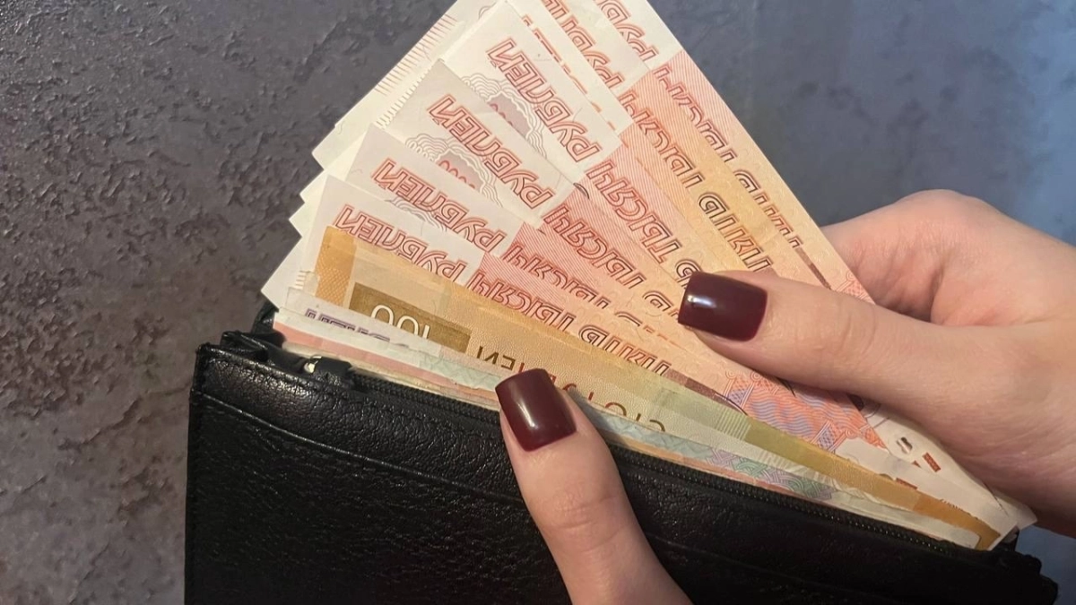 Жительница Коми присвоила чужой кошелек и потратила все найденные деньги 
