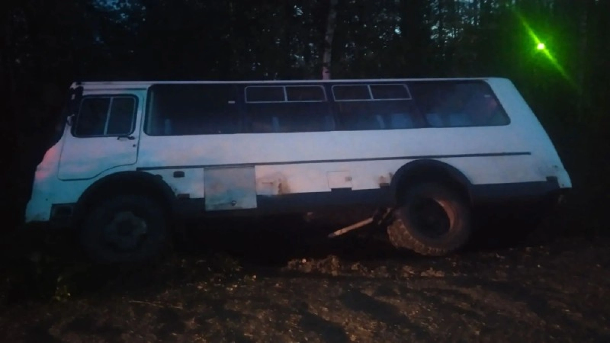 В Коми опрокинулся рейсовый автобус