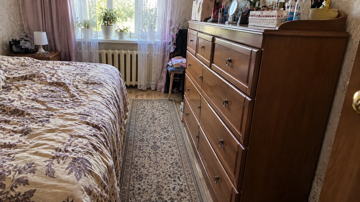 Громоздкий комод уродует спальню: в 2026 хозяйки нашли 5 новых замен — места больше, а вещей столько же