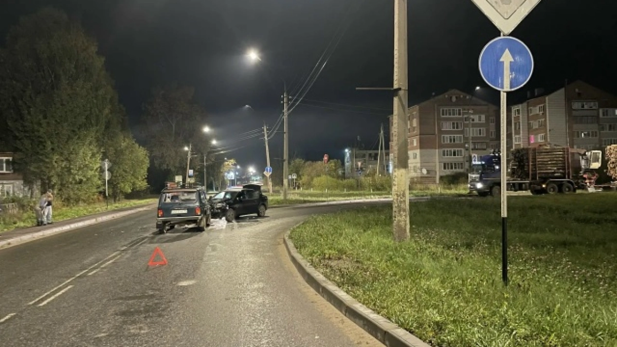 Водитель «Нивы» пострадал при столкновении с Lada Vesta в Сыктывкаре
