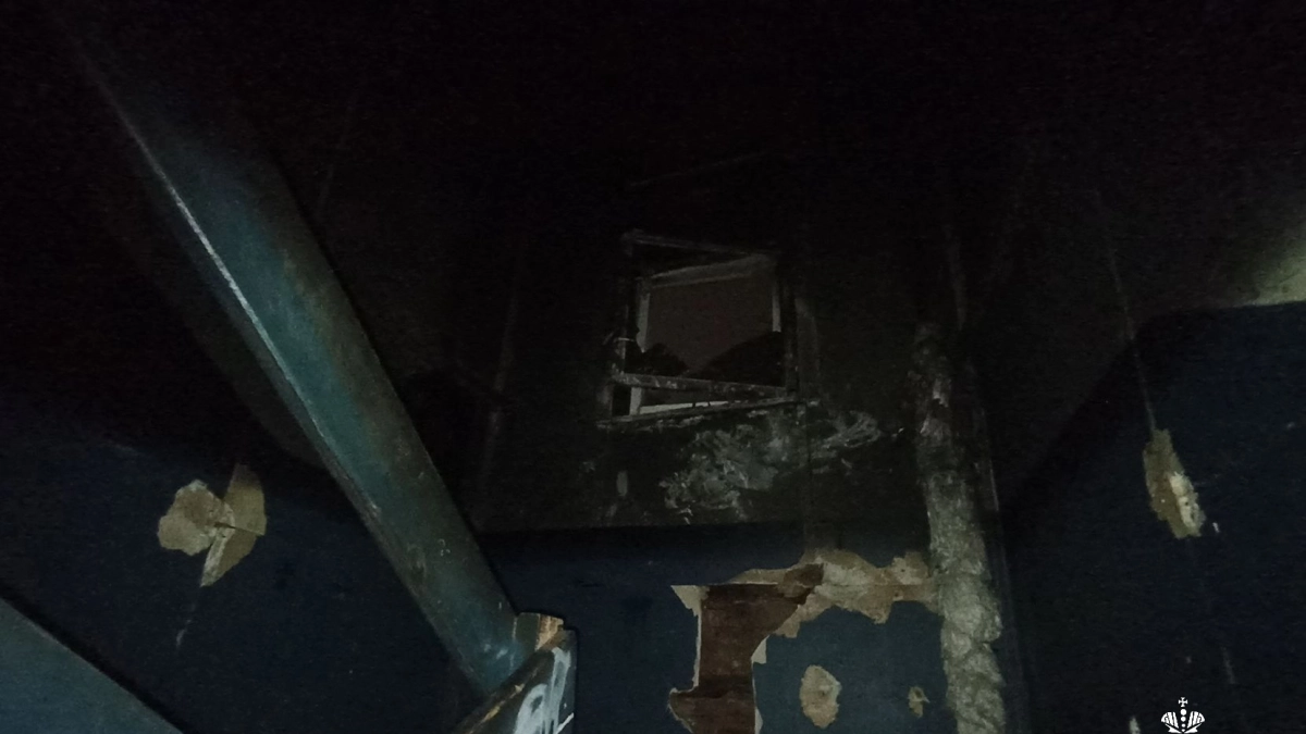 В Сыктывкаре пожарные спасли семь человек из горящего подъезда