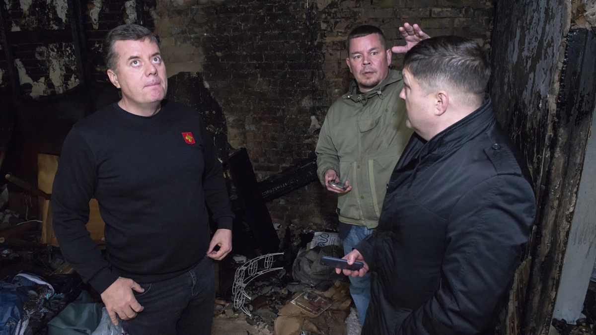 Вице-премьер Коми Слабиков взял на контроль восстановление теплоснабжения дома в Нижнем Одесе после пожара