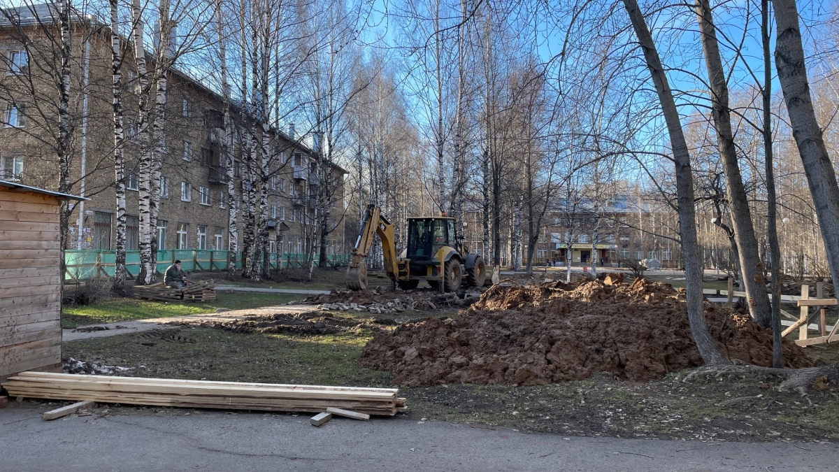 В Сыктывкаре коммунальные службы переоборудуют технику и заготавливают реагенты к зимнему сезону