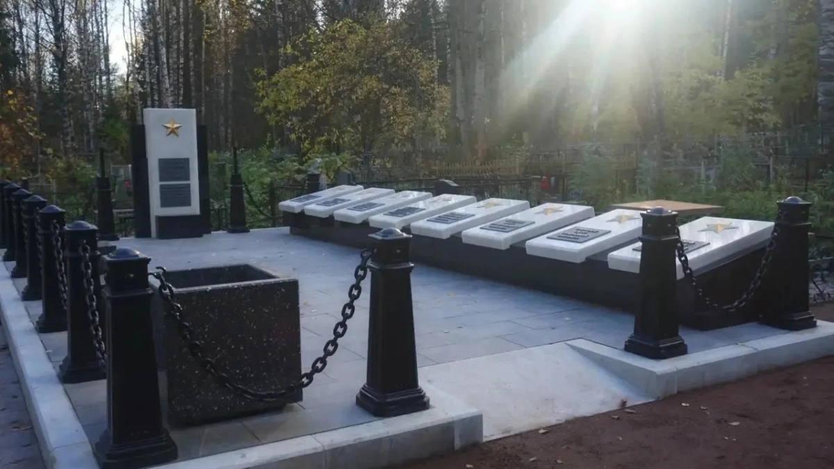 В Сыктывкаре завершили благоустройство воинского захоронения на городском кладбище