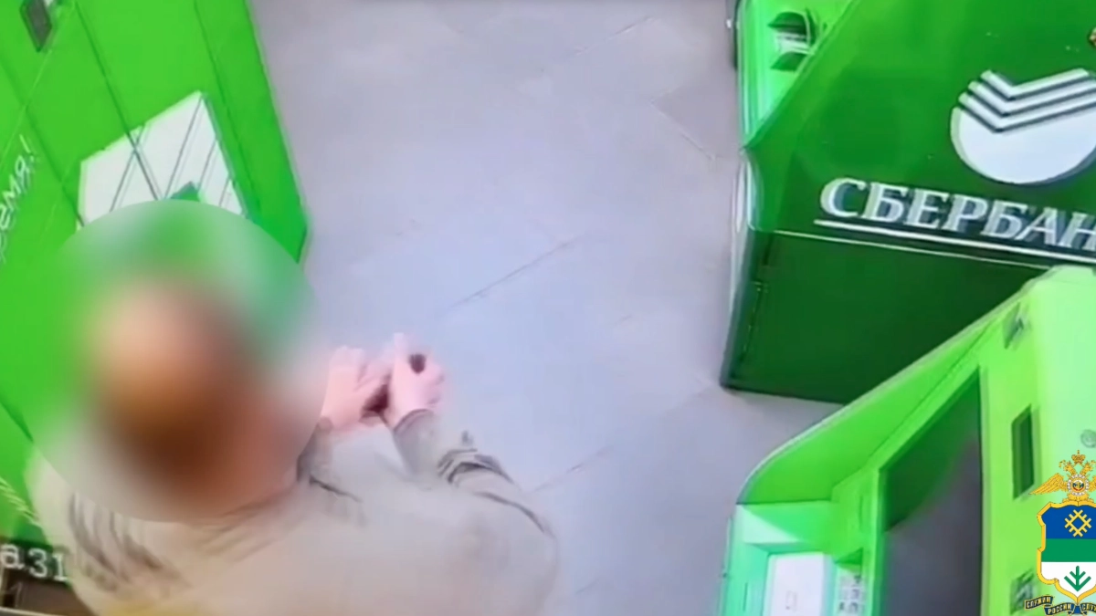В Коми мужчина забрал забытый у банкомата кошелёк