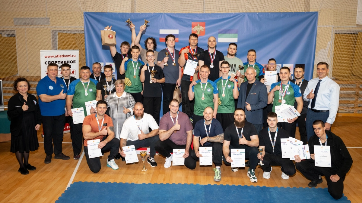 В Сыктывкаре около 40 армрестлеров разыграли медали чемпионата Коми