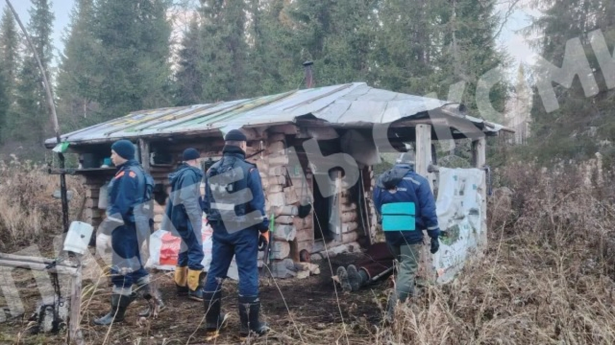 В Коми спасатели вынесли из тайги 64-летнего рыбака, сутки пролежавшего обездвиженным в лесной избе