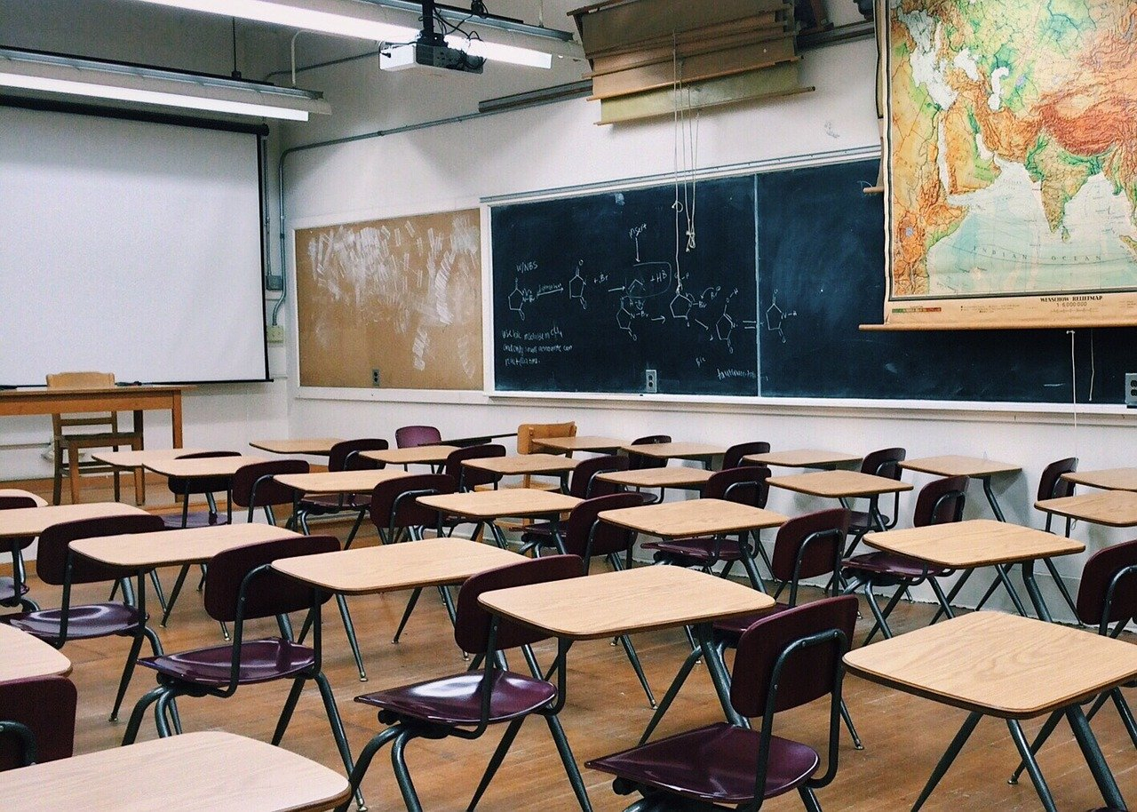 В Коми распространяют фейки об отмене занятий в школах