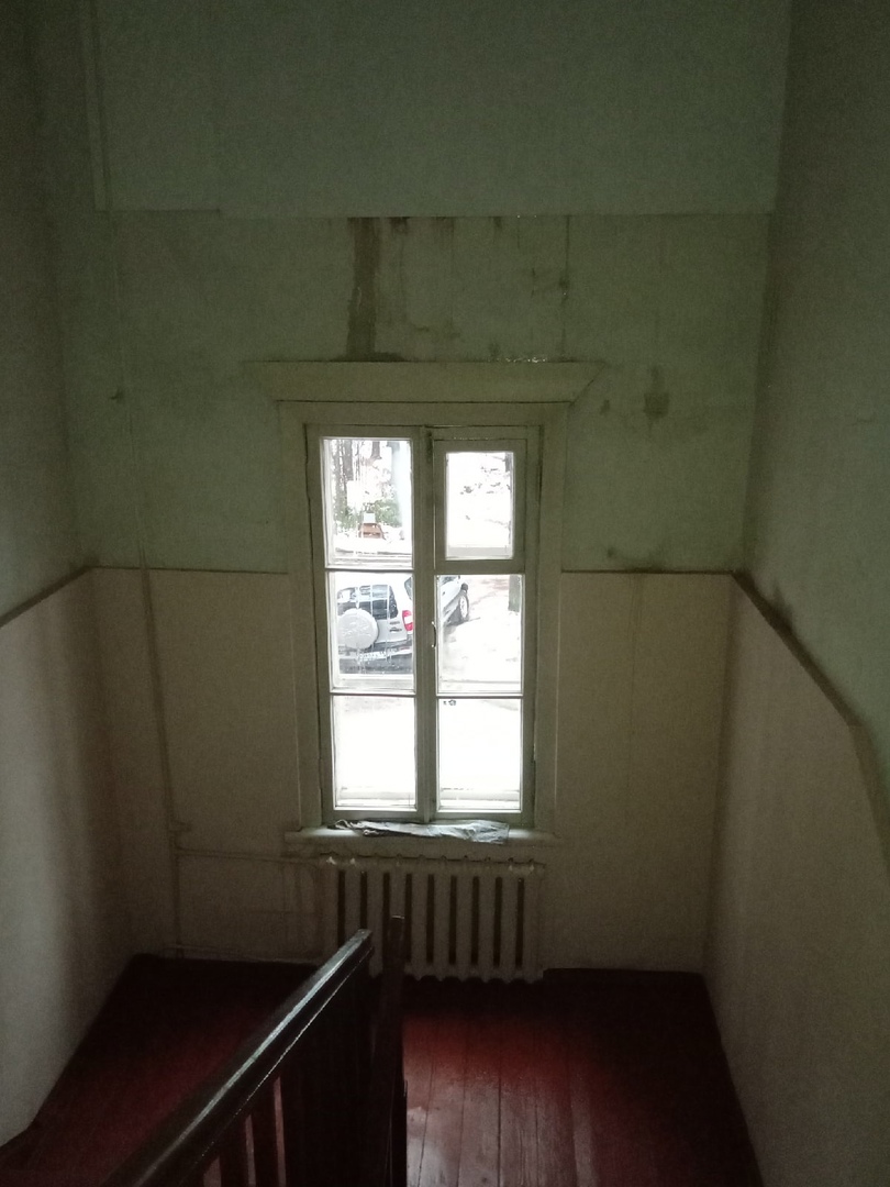 «Через стены идет дождь!»: сыктывкарцев шокировало состояние амбулатории