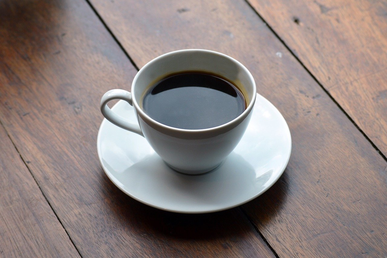 Эксперт рассказала, стоит ли пить кофе с утра и полезен ли он