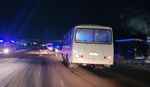 На трассе в Коми пассажирский автобус насмерть сбил пешехода