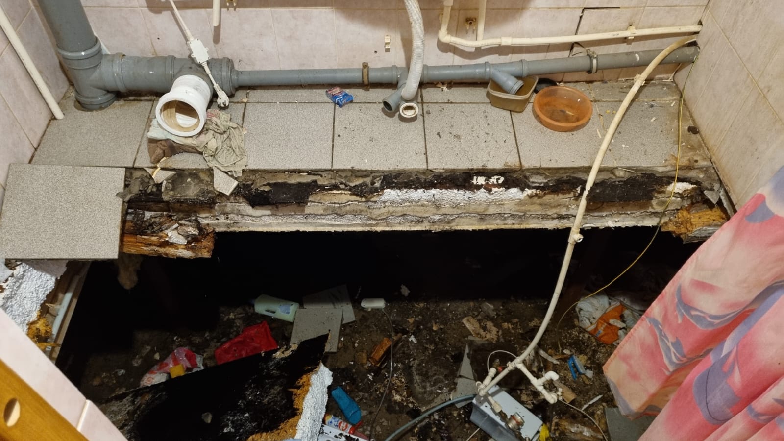 Загадка дыры: прокуратура начала проверку по факту обрушения в ванной в Коми